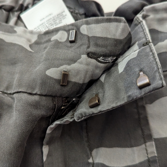 Express Extreme High Rise Cropped Camo Paper Bag Jogger Pants Women's Size XS - Picture 5 of 11